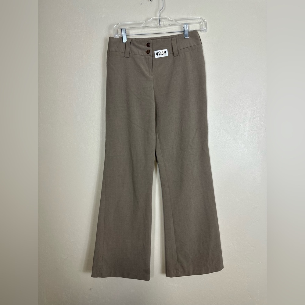 TBA the pixie size 3 14”w r 8-1/2. Inseam. 31-1/2. Preworn no flaws